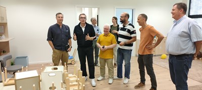 Magistratsmitglieder besichtigen die Räume der neuen Kindertagesstätte (Foto: p)