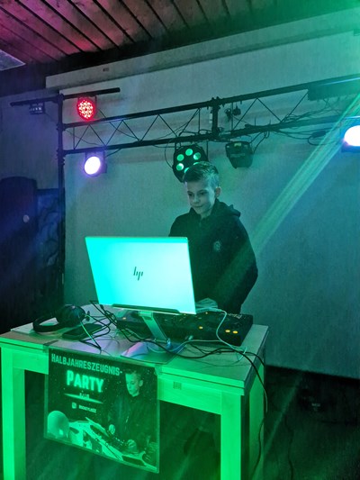 DJ Lio am Mischpult.