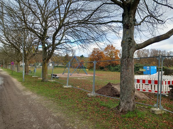 Der Spielbereich Schlosswiese musste wegen der aktuellen Bauarbeiten gesperrt werden.