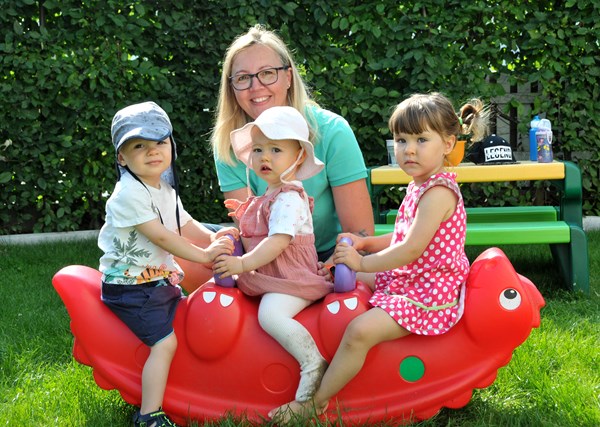 Neuer Flyer informiert über Kindertagespflege in Heusenstamm | Tagesmütter im Porträt