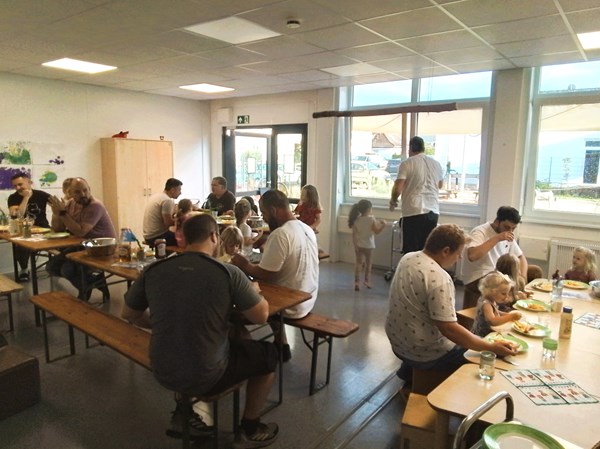 Papa-Kind-Zelten im Kinderhaus Am Bieberbach: Abenteuer trotz Regen